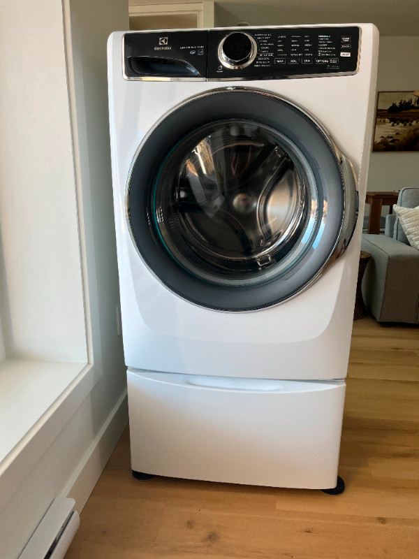 5.2 CuFt Electrolux Front Load Washer w/ Steam + Pedestal in Washers & Dryers in Annapolis Valley