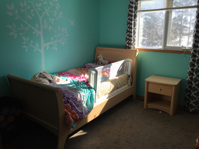 Twin bedroom set in Dressers & Wardrobes in Winnipeg