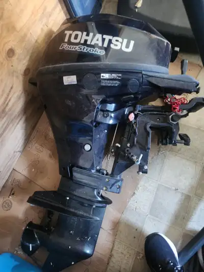 À vendre : Moteur hors-bord Tohatsu 15HP 4 temps – 1 600 $ négociable Moteur hors-bord Tohatsu 15HP...