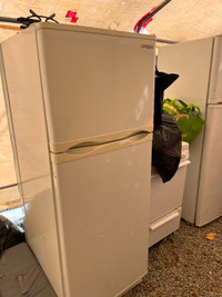 Unique 9.7 ft.³ Unique propane and electrical fridge