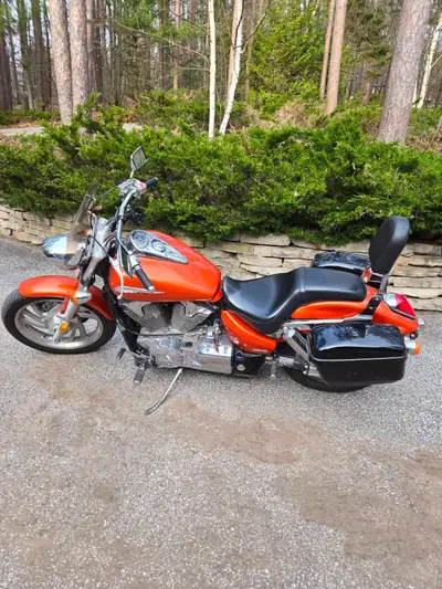 2004 Honda VTX 1300 Motorcycle for sale. Selling certified. Very clean bike. Low km's. Awesome orang...