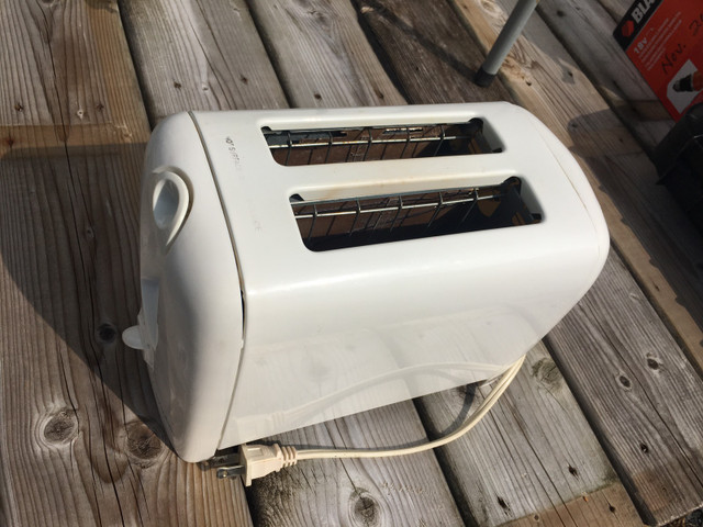 Toaster in Toasters & Toaster Ovens in Brockville