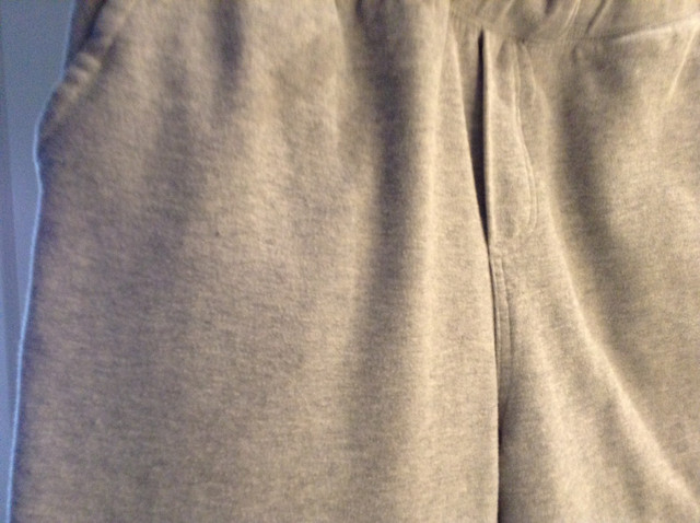 Roots men sweat pants light heater grey straight bottom size L in Men's in Oshawa / Durham Region - Image 2