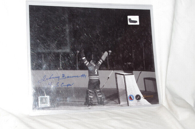 Photo Signé Certifié COA Johnny Bower # 1 Maple Leafs de Toronto dans Art et objets de collection  à Laval/Rive Nord