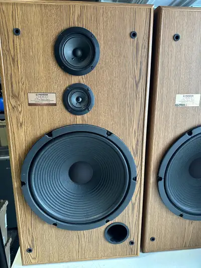⚠️ LOWERED PRICE !! Now only $150 ⚠️ Presenting a beautiful pair of Pioneer CS-R5100 vintage speaker...