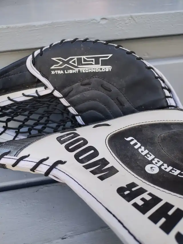 Patins, batons, casques, gants et  autres articles in Hockey in Longueuil / South Shore - Image 8