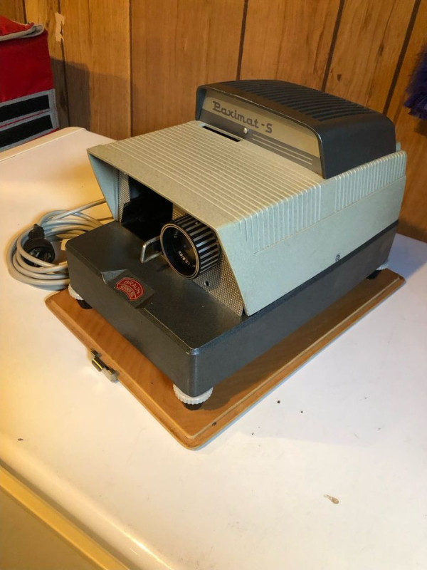 Vintage Braun Paximat S Slide Projector in General Electronics in Oshawa / Durham Region - Image 2