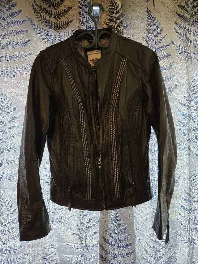 Rare Womans Harley Davidson Leather Jacket in Women's - Tops & Outerwear in Kitchener / Waterloo - Image 2