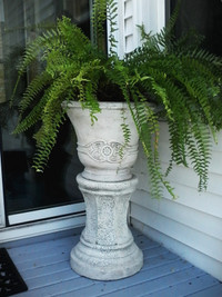 LARGE OUTDOOR OR INDOOR PLANTER