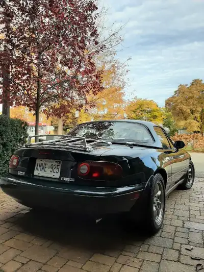 Canadian '91 BRG SE manual transmission with tan leather seats and under 200,000km... indoor stored,...