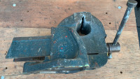 Vintage Edgerite bench vise T. Eaton's tool 