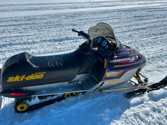 Skidoo Formula Z 700 édition millenium in Snowmobiles in Longueuil / South Shore - Image 6