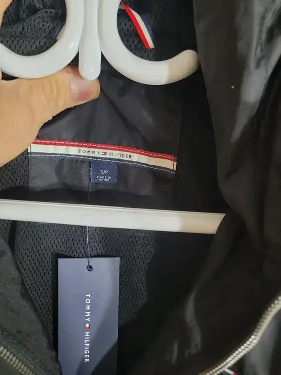 Tommy Hilfiger Jacket in Women's - Tops & Outerwear in Oshawa / Durham Region - Image 4