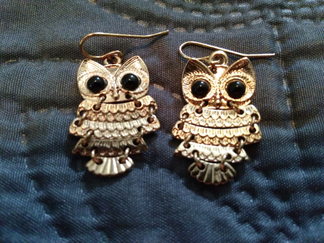Adorable Gold Tone Owl Earrings in Jewellery & Watches in Mississauga / Peel Region - Image 2