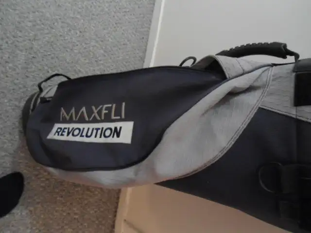 SET OF MEN'S RIGHT HANDED GOLF CLUBS WITH BAG   21 in Golf in Sudbury - Image 7