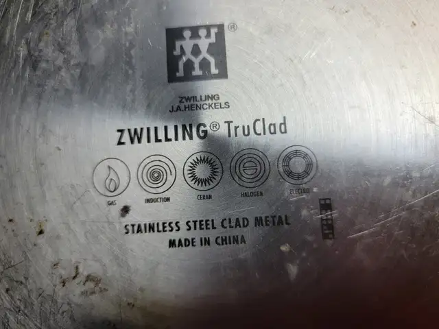 dozens of masson jars 12 POTS N PANS slow JUICERs blender in Microwaves & Cookers in St. Catharines - Image 5