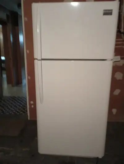 REFRIGERATEUR -FRIGIDAIRE 30' 100$, View more