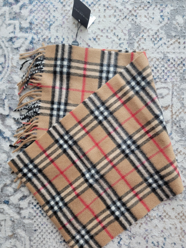 AUTHENTIC BURBERRY CASHMERE SCARF in Other in Oakville / Halton Region - Image 2