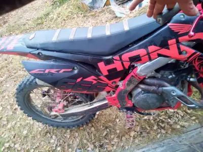 Spare cables and other various parts go with. Electric start 90Hours