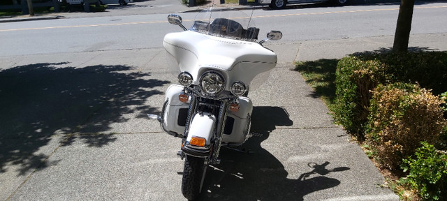 2005 Harley FLHTCU Ultra Classic in Touring in Delta/Surrey/Langley - Image 2