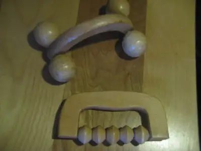 Rouleaux de massage en bois.  5$ chacun, View more