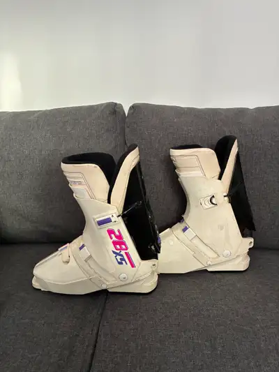 LADIES SKI BOOTS SIZE 9, View more