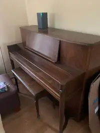 Free Piano, Bench and Sheet Music