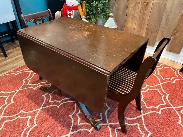 Mid-Century Modern Vintage Duncan Phyfe Dining Table + 4 Chairs in Dining Tables & Sets in Kingston - Image 3