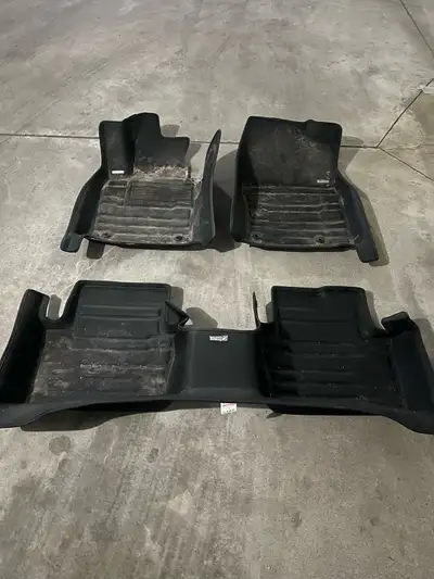For sale are a set of Tuxmats for Mazda cx30 Uses for about two years Great condition just needs a c...
