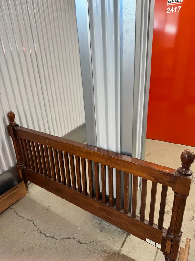 ONE USED QUEEN SIZE BEDROOM WITH HEADBOARD AND FOOT BOARD in Beds & Mattresses in Peterborough - Image 4