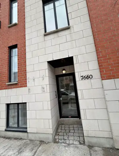 FOR RENT 7660 Rue Lajeunesse (Corner Rue Villeray) ️ Studio style open concept 1 bathroom Sizing 330...