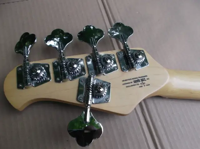 Music man OLP 5 strings bass guitar in Guitars in Sherbrooke - Image 3