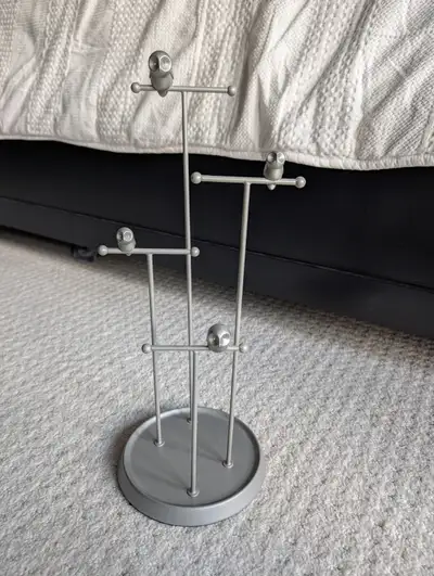 - Great condition - 4-Tier Owl $20 Email, Call or Text: 5872169677