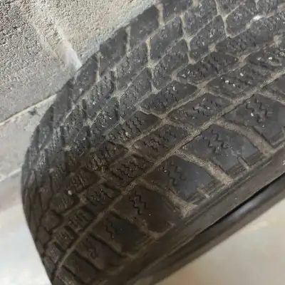 1 Pneus 195/65/R15 et 1 Pneus 195/60/R15