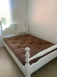 Queen Size, Real Wood Bed with Mattresse