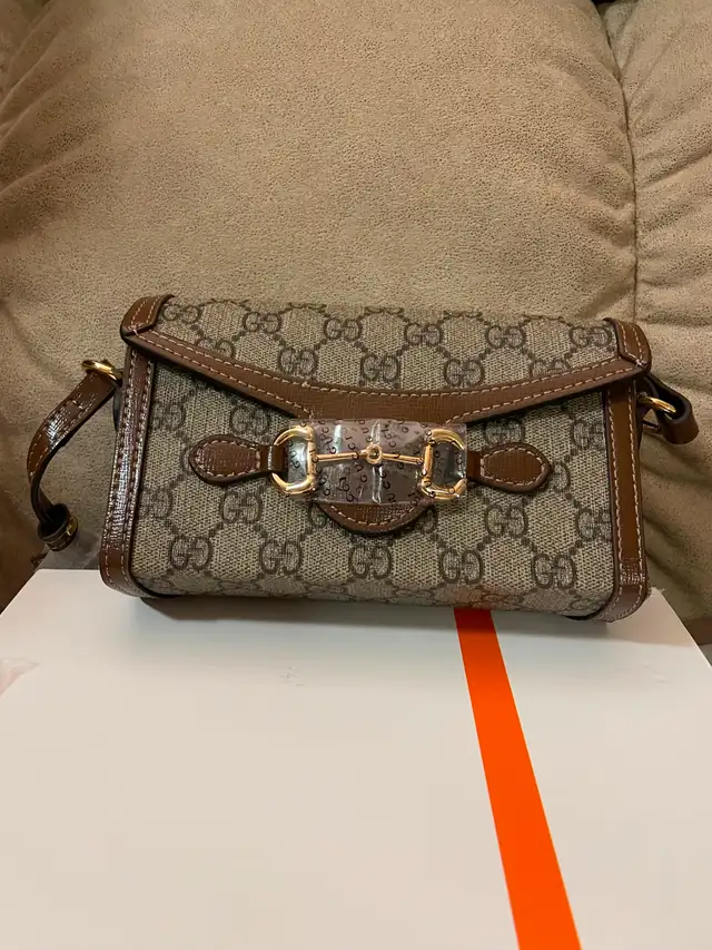 PURSES AND ATTACHMENTS in Women's - Bags & Wallets in City of Montréal - Image 10