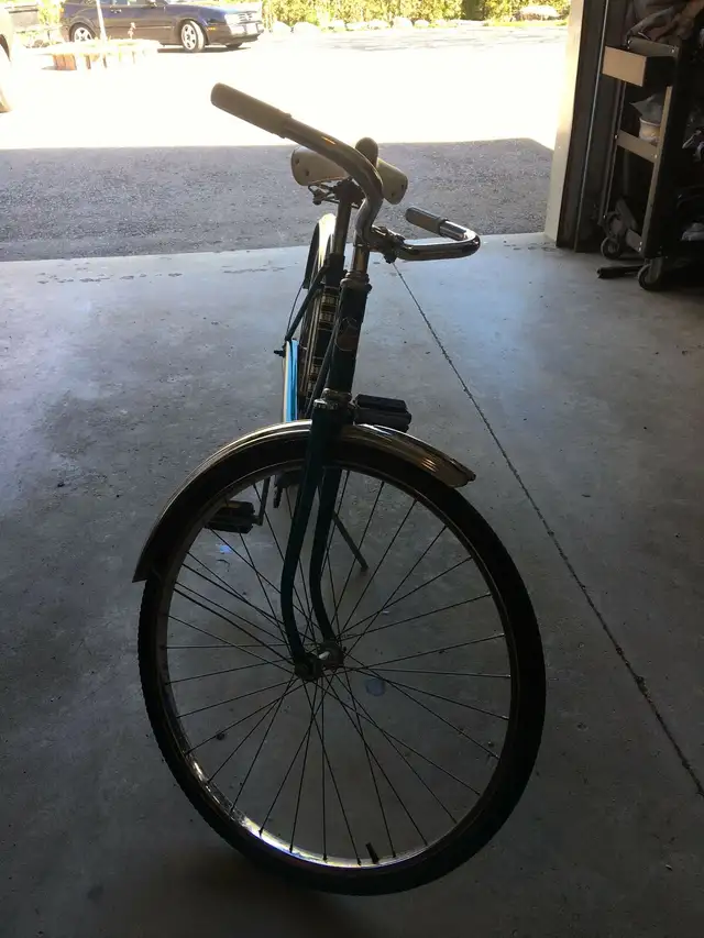 Vintage single speed glider bicycle in Cruiser, Commuter & Hybrid in Markham / York Region - Image 3