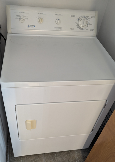 Sécheuse Frigidaire à usage intensif, 350$ avec la  laveuse, View more