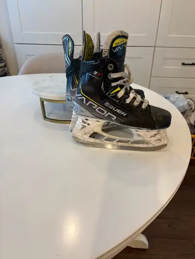 Bauer 3x jr hockey skates size 1.5D, View more