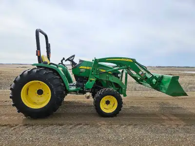 Selling my John Deere 4105 Yard Tractor. Only 405 hours. Comes with: H165 Loader John Deere Bucket P...