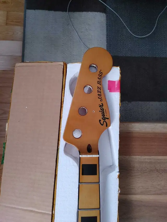 Squire neck bass 70s in Guitars in Sherbrooke - Image 4