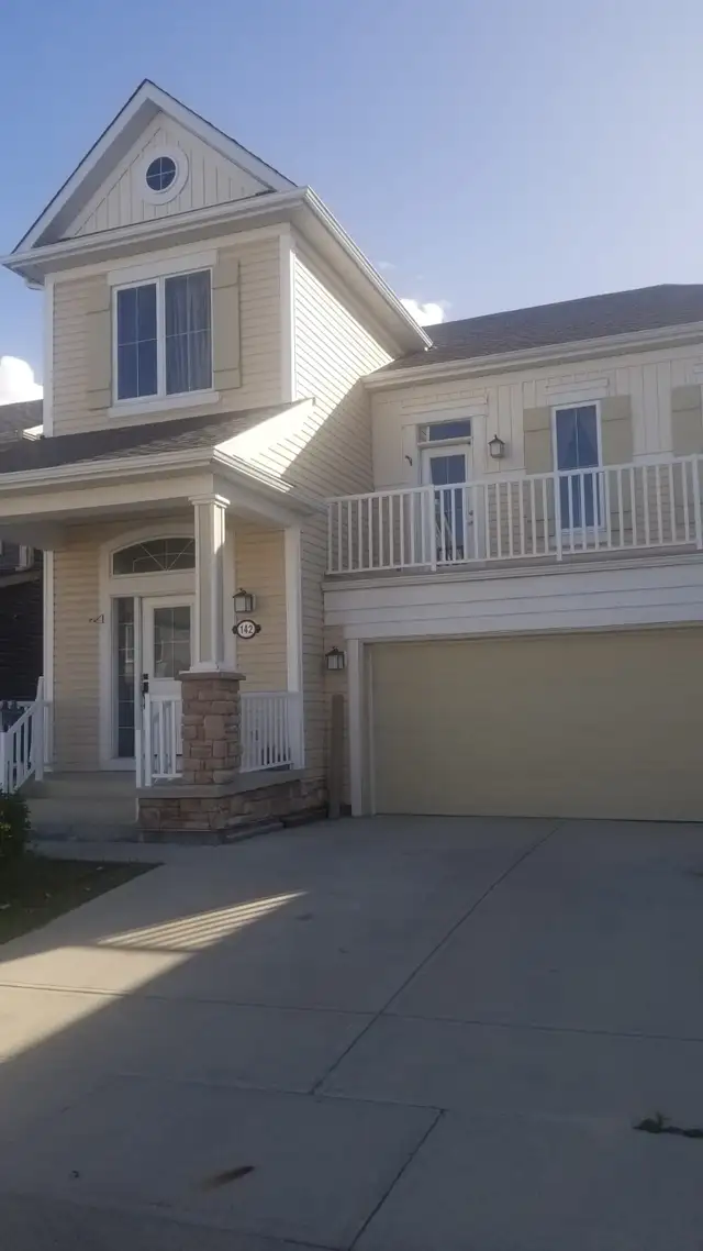 Attractive 3Bed Den, 2.5Bath House for rent in Windsong, Airdrie