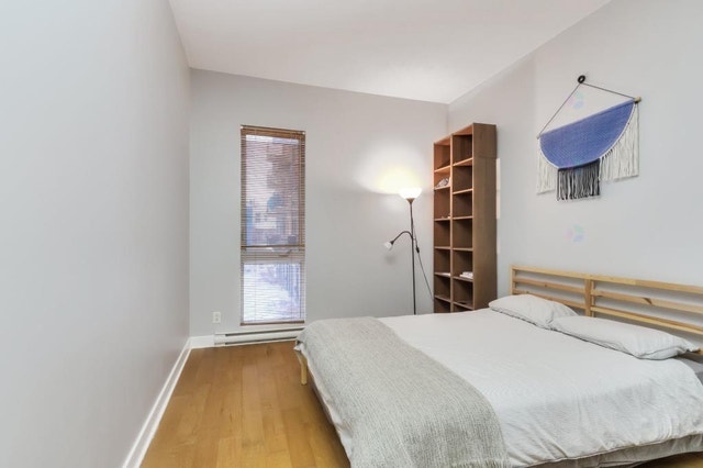 St‑Henri Modern 2BR Condo + Indoor Parking + Huge Balcon — photo 3
