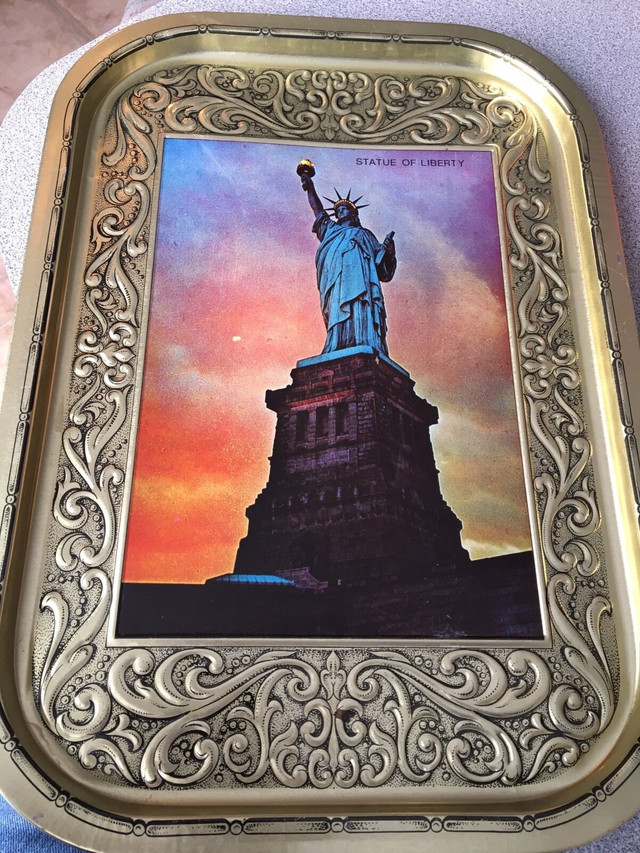 Statue of Liberty tin serving tray in Arts & Collectibles in Gatineau
