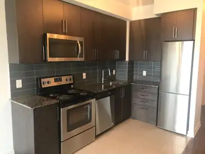 Modern 1 Bedroom + Den Condo for Rent in Etobicoke – 2 Full B