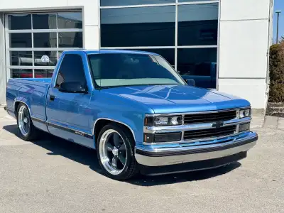 1998 Chevrolet Pickup Restauré Extérieur bleu Intérieur tissus gris , refait Moteur; 305 Vortech, V-...