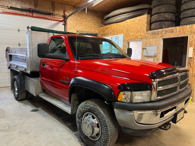 2001 Dodge Ram 3500 4x4 dump 5 speed in Cars & Trucks in Woodstock - Image 2