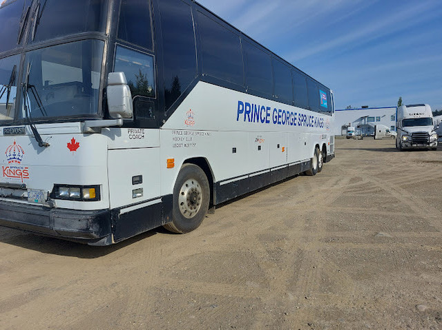 Prevost H3-45 Coach Bus in Other in Prince George - Image 2