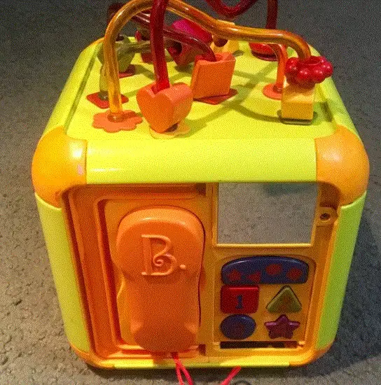 Cube d'activités / Marque Battat (1 an et +) in Toys in Sherbrooke - Image 3