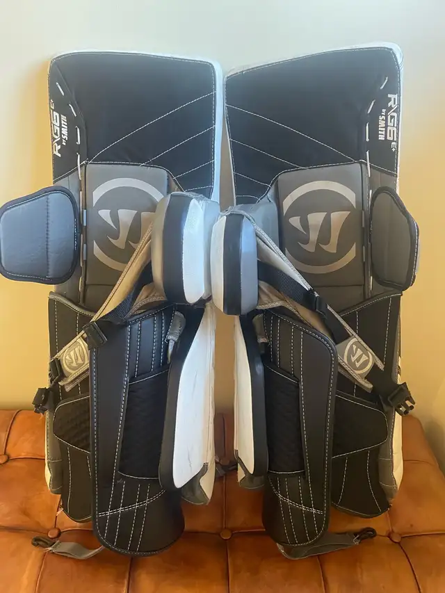 Int Warrior Goalie Pads 32 + 1 in Hockey in Edmonton - Image 3